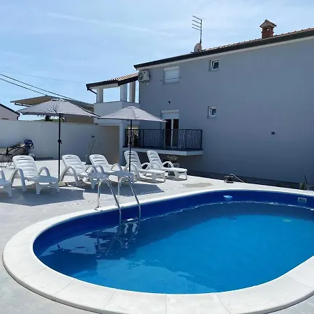 Paliska Located In The Countryside Near Porec Guest house