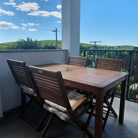 Paliska Located In The Countryside Near Porec Jasenovica
