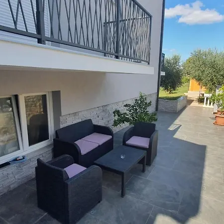 Guest house Paliska Located In The Countryside Near Porec Jasenovica