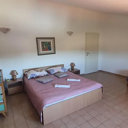 Paliska Located In The Countryside Near Porec Jasenovica