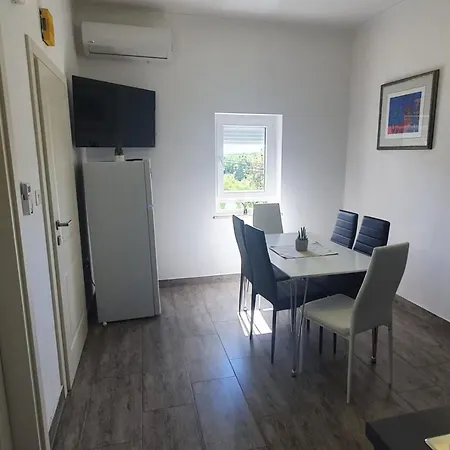 Guest house Paliska Located In The Countryside Near Porec Jasenovica (Istria)