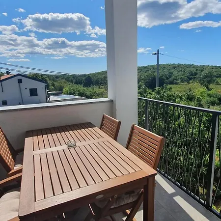Paliska Located In The Countryside Near Porec Jasenovica