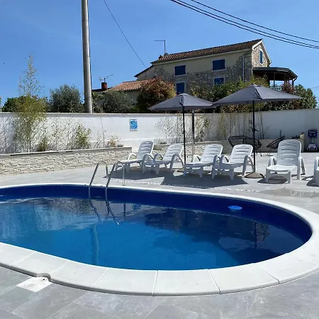 Paliska Located In The Countryside Near Porec Guest house 3*