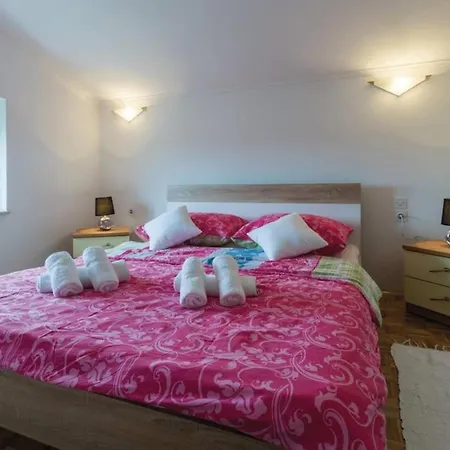Guest house Paliska Located In The Countryside Near Porec